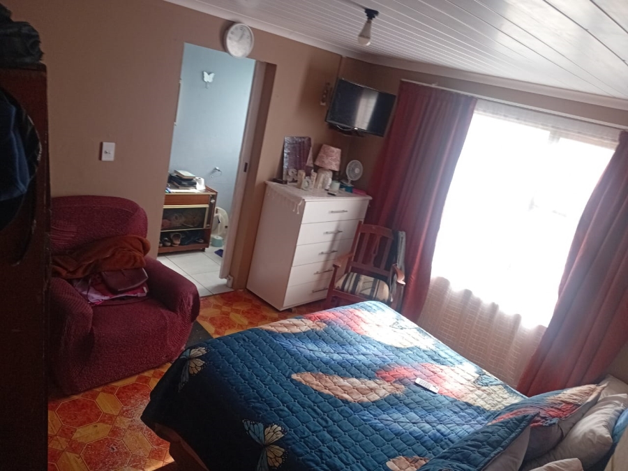 4 Bedroom Property for Sale in Kwanonqaba Western Cape